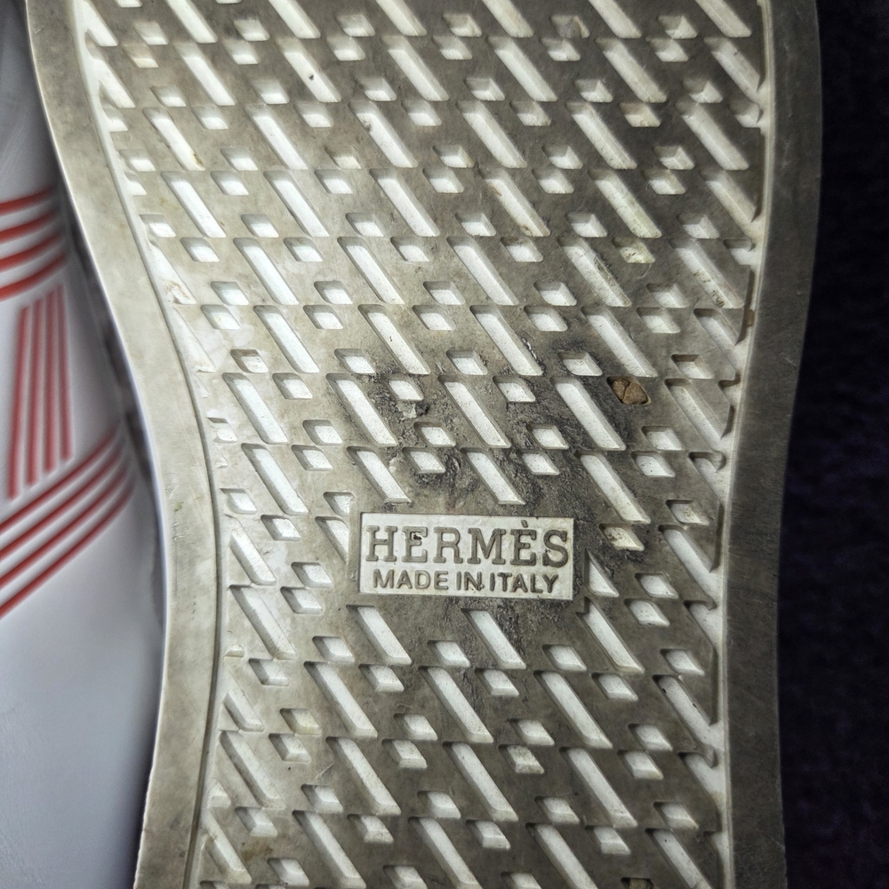 Hermes Elegant White Leather Interior - Picture 11 of 11